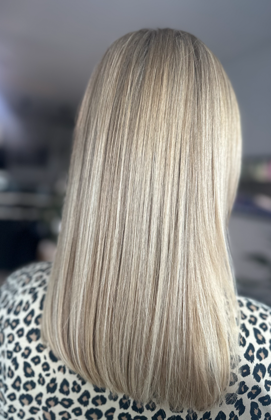 Balayage blond naturel, vue de dos — réalisation Iris Azur