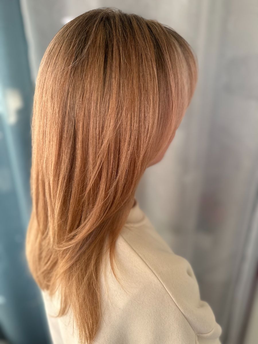 Coloration cuivrée, coupe dégradée, vue de profil — réalisation Iris Azur